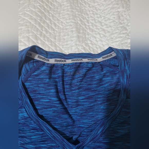 Reebok Blue Long Sleeve Performance V-Neck Top Size S - Picture 3 of 5